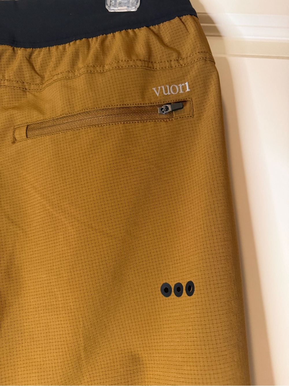 Vuori Men’s Draft Shorts in Caramel Size L